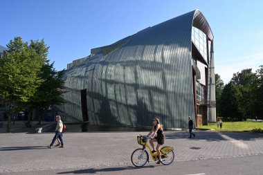 Helsinki, Finlandiya - 25 Temmuz 2024: Helsinki Çağdaş Sanat Müzesi.