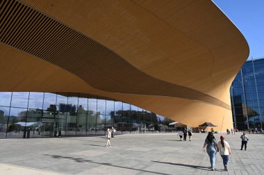 Helsinki, Finlandiya - 25 Temmuz 2024: Helsinki Merkez Kütüphanesi Oodi.