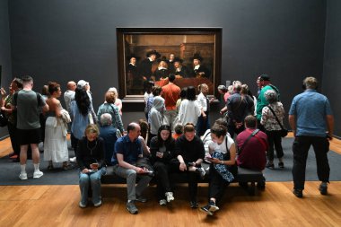 Amsterdam, Hollanda - 26 Ağustos 2024: Amsterdam 'daki Rijksmuseum' da Rembrandt Harmenszoon van Rijn tablosu.