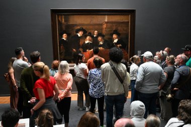 Amsterdam, Hollanda - 26 Ağustos 2024: Amsterdam 'daki Rijksmuseum' da Rembrandt Harmenszoon van Rijn tablosu.