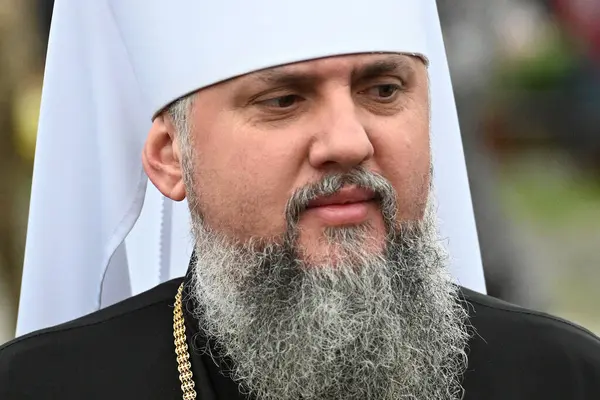 stock image Lviv, Ukraine - October 1, 2024: The Metropolitan Epiphanius of Kyiv and All Ukraine at Lychakiv cemetery to mark Defenders Day of Ukraine in Lviv.