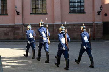 Stockholm, İsveç - 30 Temmuz 2024 Stockholm Sarayı 'nda Muhafızların Değişimi Töreni.