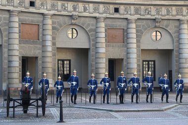 Stockholm, İsveç - 30 Temmuz 2024 Stockholm Sarayı 'nda Muhafızların Değişimi Töreni.