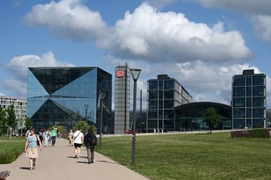 Berlin, Almanya - 3 Ağustos 2024 Berlin Merkez İstasyonu - Berlin Hauptbahnhof.