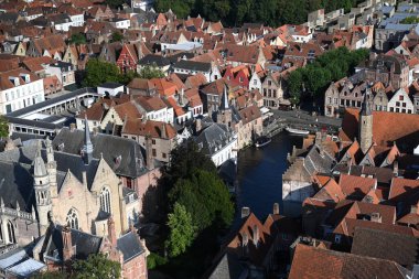 Bruges, Belçika - 28 Ağustos 2024: Bruges Belfort (çan kulesi) eski şehir manzarası manzarası.