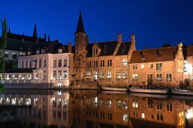 Bruges (Brugge), Belçika. Belçika 'nın eski Bruges kasabası. Bruges şehrinde ortaçağ evleri var..