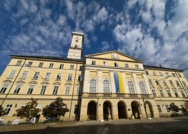 Ukrayna 'nın Lviv kentindeki Rynok Meydanı' ndaki Lviv Belediye Binası. 