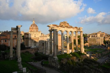 Roma, İtalya - 30 Ekim 2024: Roma, İtalya 'daki Capitoline Hill' den Romanum Manzarası