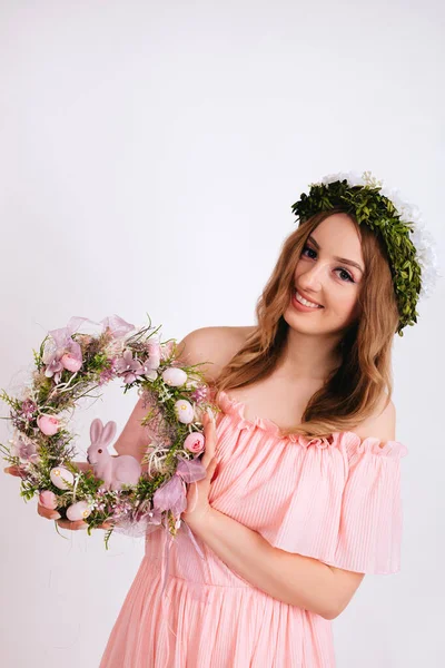 Girl Pink Dress Wreath Her Head Holding Easter Wreath Eggs — Stock fotografie