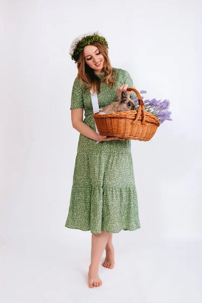 Girl Green Dress Wreath Her Head Holding Easter Basket Rabbit — 스톡 사진