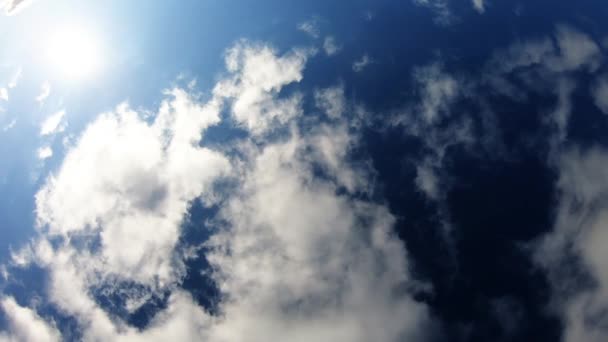 Zonnige Dag Met Blauwe Lucht Witte Wolken — Stockvideo