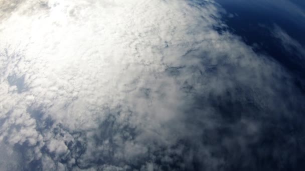 Cloudy Day Blue Sky Sun Showing Trough Clouds — Αρχείο Βίντεο