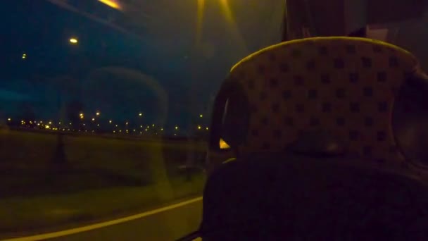 Bus Rijden Een Snelweg Door Kroatië Platteland Nachts — Stockvideo