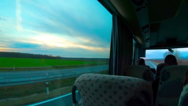 Bus Rijden Een Snelweg Door Kroatië Platteland Met Prachtige Blauwe — Stockvideo