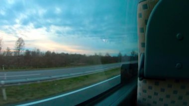 Hırvatistan 'ın Güzel Mavi Gökyüzü Taşrasında Otobanda Otobüs Sürüşü