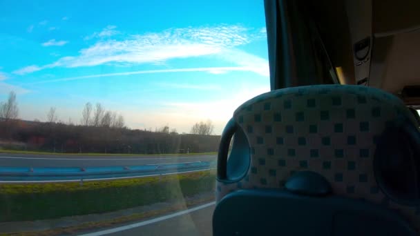 Βόλτα Λεωφορείο Αυτοκινητόδρομο Στην Κροατία Countryside Όμορφο Γαλάζιο Ουρανό — Αρχείο Βίντεο