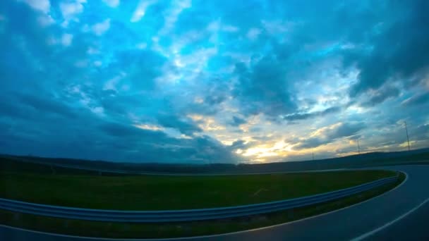 Busfahrt Bei Sonnenuntergang Auf Der Autobahn Durch Kroatien — Stockvideo