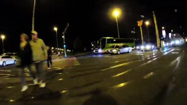 Δρόμοι Ποδήλατο Στο Ζάγκρεμπ Της Κροατίας Νύχτα — Αρχείο Βίντεο