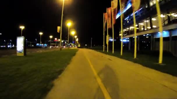 Passeio Bicicleta Trough Ruas Zagreb Croácia Noite — Vídeo de Stock