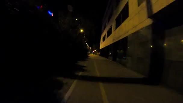 萨格勒布克罗地亚夜间骑行的自行车道 — 图库视频影像