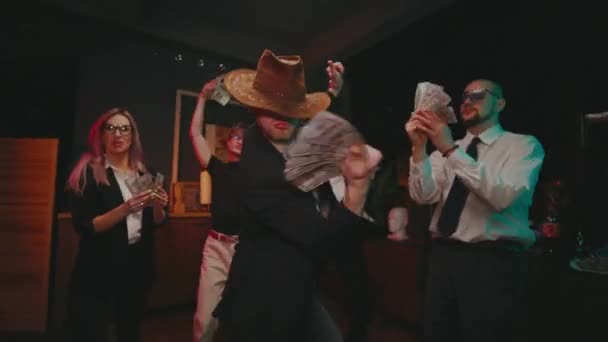 Partido Corporativo Homens Mulheres Fato Negócios Estão Celebrar Eles Dançam — Vídeo de Stock