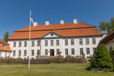 Suuremoisa Estonya 'daki en büyük barok malikanesidir. 1755-60 yılları arasında Stenbock ailesi tarafından dikildi. Hiiumaa, Estonya