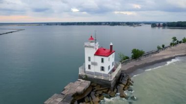 Erie Gölü, Ohio 'daki Fairport Limanı Batı Kırıksu Işığı.