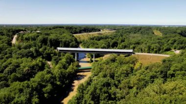 Ohio 'daki Smolen-Gulf Köprüsü' nün hava manzarası Kuzey Amerika 'daki en uzun köprü..