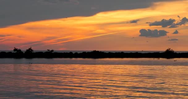 Красочное Небо Время Заката Над Береговой Линией Озера Эри Огайо — стоковое видео