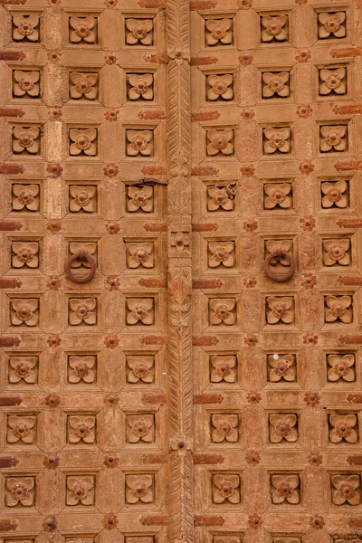 Eski Tarihi Paslı Kapının Dış Görüntüsünü Kapat — Stok fotoğraf