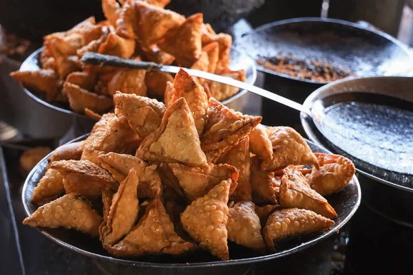 Freshly Cooked Indian Traditional Snack Samosas Plate — Stock Photo, Image