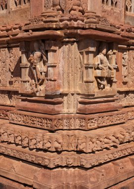 Chittorgarh, Rajasthan, Hindistan - 13 Ekim 2022: Tarihi Menal Shiv tapınağı heykeli, M.S. 11. yüzyılda Someshvar Chahamana ve Kraliçe Suhavadevi tarafından inşa edilmiştir..