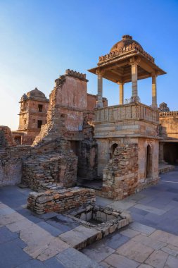 Hindistan 'ın Rajasthan eyaletindeki tarihi Chittorgarh kalesinin kalıntıları..