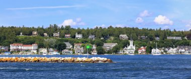 Mackinac Adası, Michigan, ABD, 21 Temmuz 2019: Tüm Mackinac Adası Ekim 1960 'da Ulusal Tarihi eser olarak listelendi.