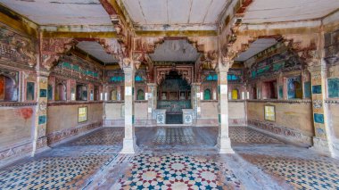 BUNDI, RAJASTHAN, INDIA - 13 Ekim 2022: Chhatra Mahal Bundi Sarayı 'nın batı tarafındadır ve Garh Sarayı' nın birçok malikanesinden biridir..