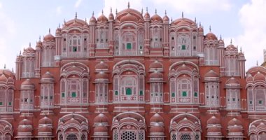 Jaipur, Hindistan 'da Hawa Mahal' in dış mimarisi. Rüzgarlar Sarayı olarak bilinir..