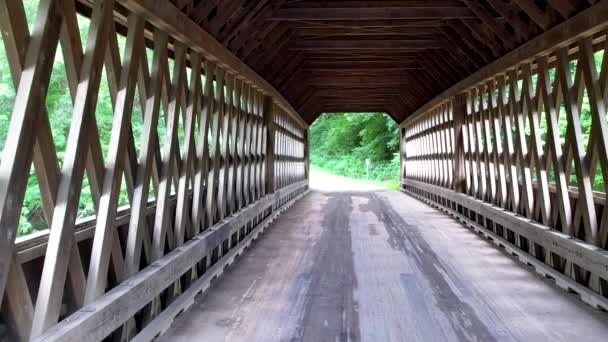 Historic State Road Covered Bridge Ashtabula County Ohio Usa — Vídeo de stock