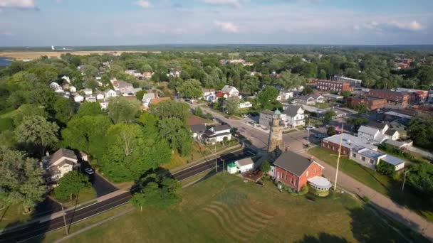 Aerial View Fairport Harbor Cityscape Fairport Harbor Light House Museum — Vídeos de Stock