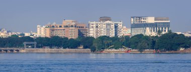 Hyderabad, INDIA - 24 Ekim 2022: Hyderabad şehrinin Skyline 'ı, Hindistan' ın dördüncü ve altıncı en kalabalık şehir..