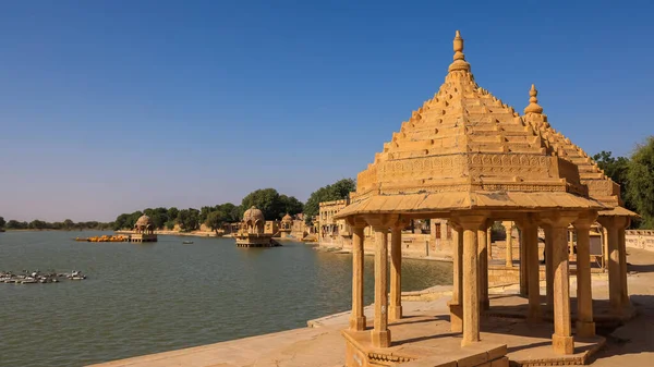 Artystycznie Rzeźbione Pawilony Piaskowca Nad Jeziorem Gadisar Jaisalmer Rajasthan — Zdjęcie stockowe