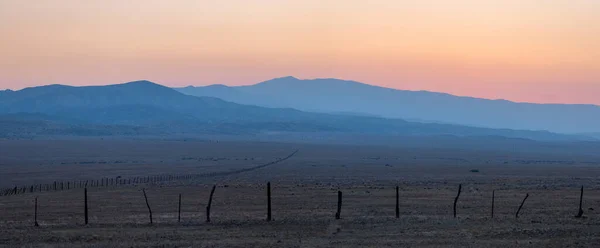 Carrizo Ovasındaki Yuvarlanan Tepelerin Panoramik Manzarası Kaliforniya Günbatımında — Stok fotoğraf