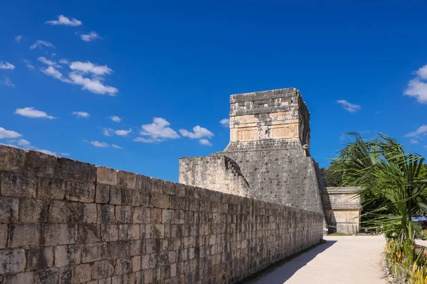 Історичний Руїни Чічен Іци Півострові Юкатан Проти Блакитного Неба Мексика — стокове фото