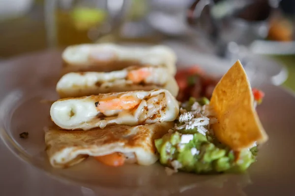멕시코 케사디야 요리를 가까이 — 스톡 사진