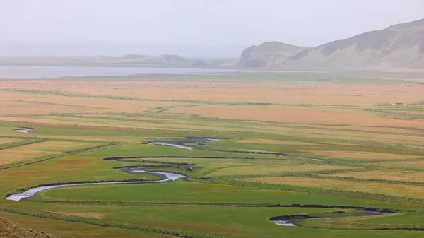 안개가 자욱하게 아이슬란드의 커다란 — 스톡 사진