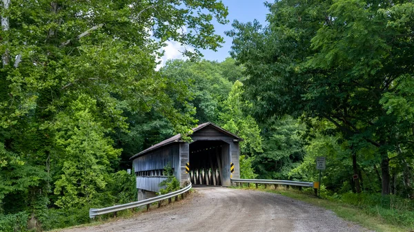Scenic State Road Covered Bridge Ashtabula County Огайо — стокове фото