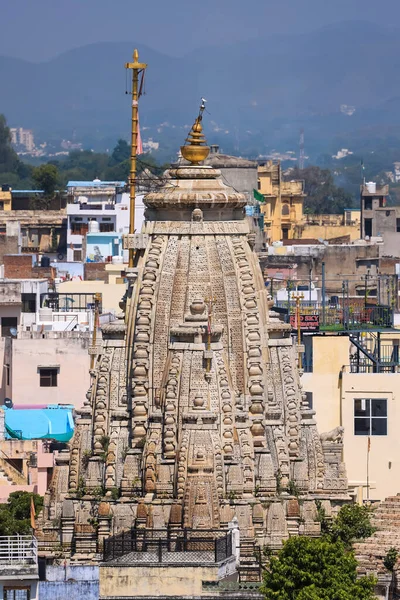 乌代普尔 Udaipur 拉贾斯坦邦 2022年10月13日 1651年建于乌代普尔的历史上著名的贾加底神庙的外部建筑 展示了复杂的雕塑 — 图库照片