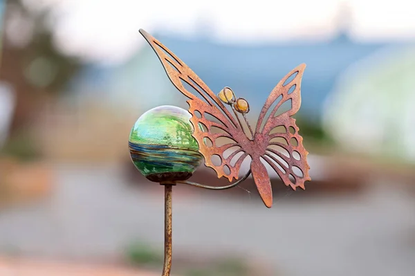 Крупним Планом Вид Іржавий Метелик Відкритому Повітрі Садовий Орнамент Невелика — стокове фото