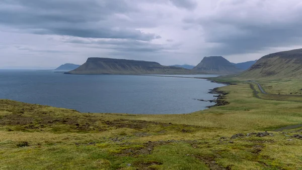 Панорамный Вид Живописный Горный Ландшафт Сельской Местности Исландии Весеннее Время — стоковое фото