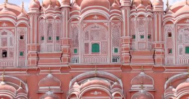 Jaipur, Hindistan 'da Hawa Mahal' in mimarisi. Rüzgarlar Sarayı olarak da bilinir..