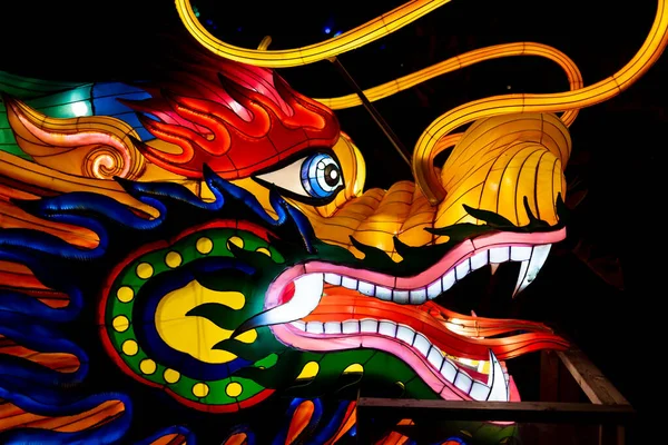 Orlando Florida December 2022 Färgglada Dragon Ansikte Dekoration Lyser Upp — Stockfoto